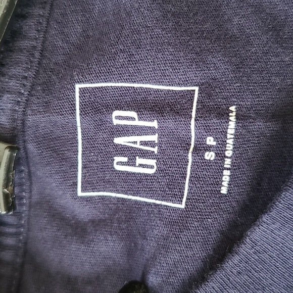 Gap tshirt/Peace symbol - Picture 7 of 8